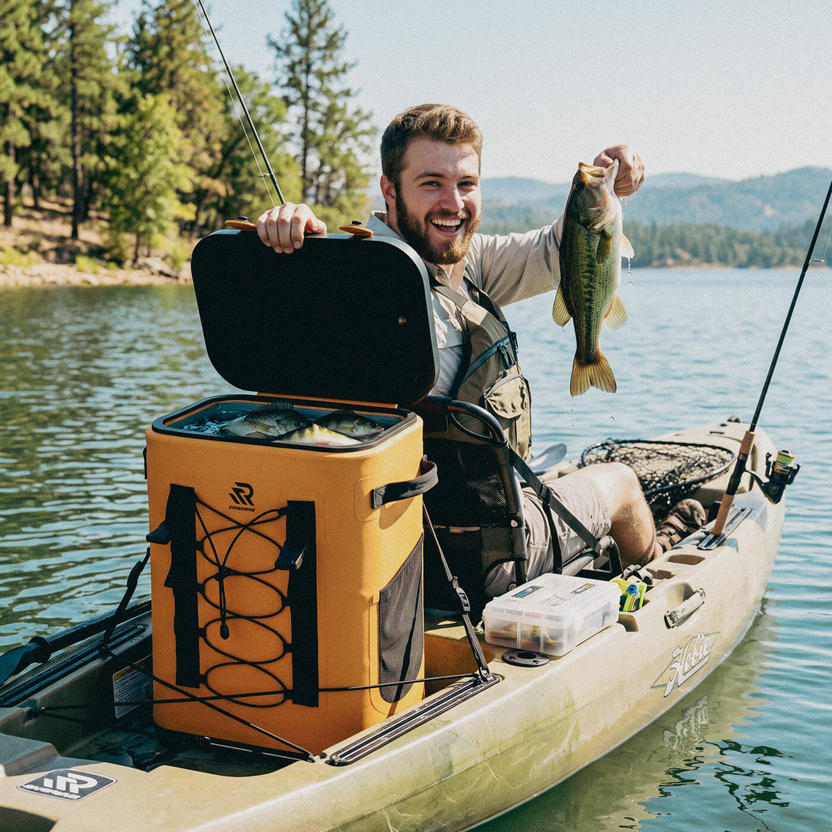 RIVONOVA MAGNETIC SOFT BACKPACK COOLER 24CAN